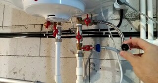 Установка накопительного водонагревателя в Сланцах в октябре